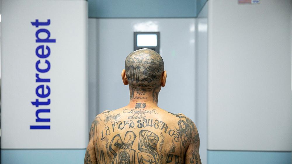 El Salvador'da 2 bin çete üyesi nakledildi