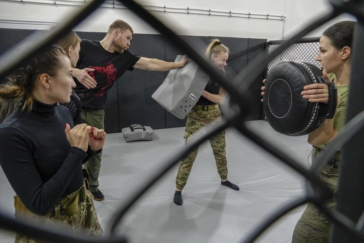 Çeçenistan'da kadın güvenlik güçlerinin zorlu eğitimi