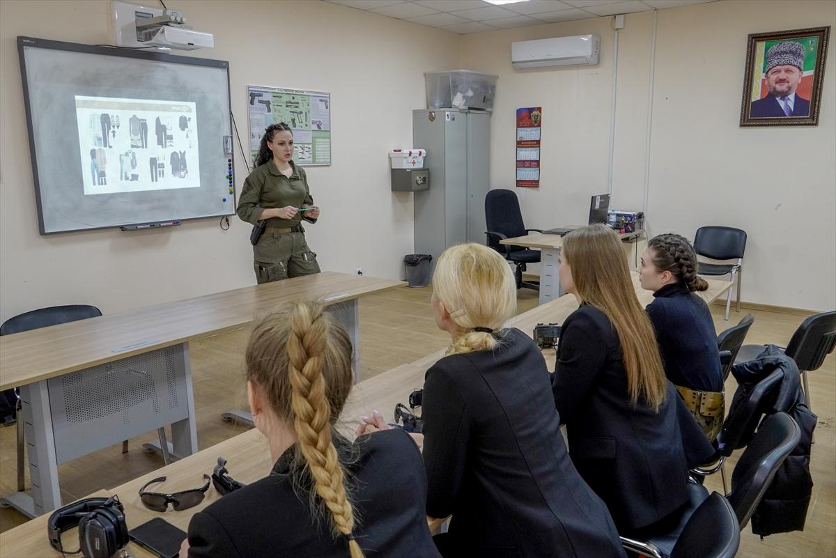 Çeçenistan'da kadın güvenlik güçlerinin zorlu eğitimi