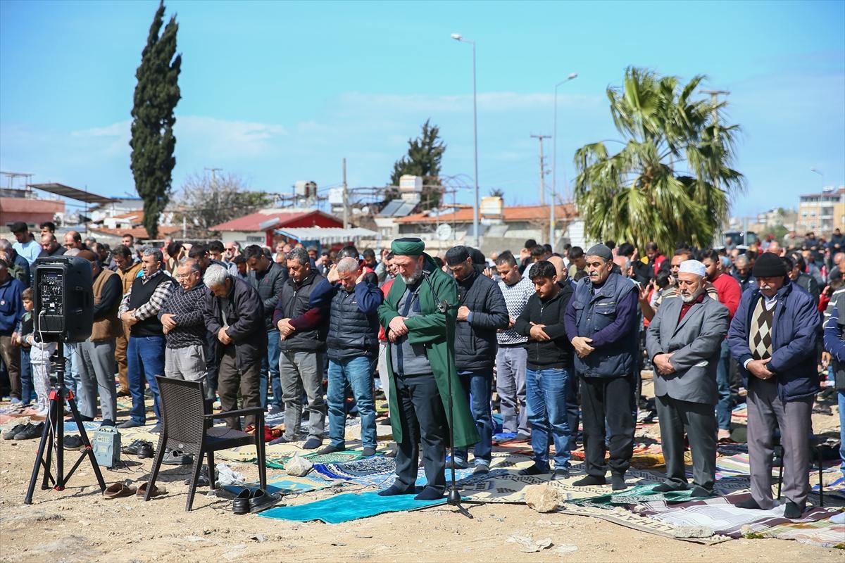 Depremin üzerinden 1 ay geçti! Afet bölgesinde 5'inci cuma namazı...
