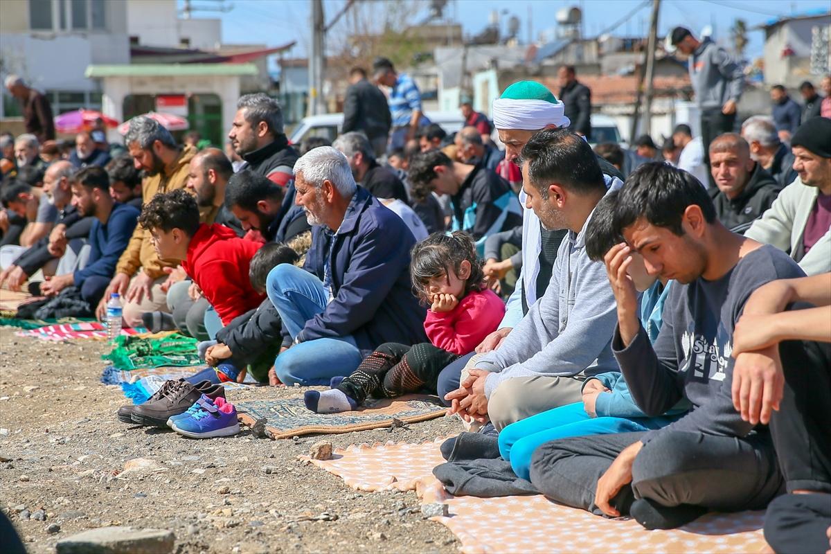 Depremin üzerinden 1 ay geçti! Afet bölgesinde 5'inci cuma namazı...
