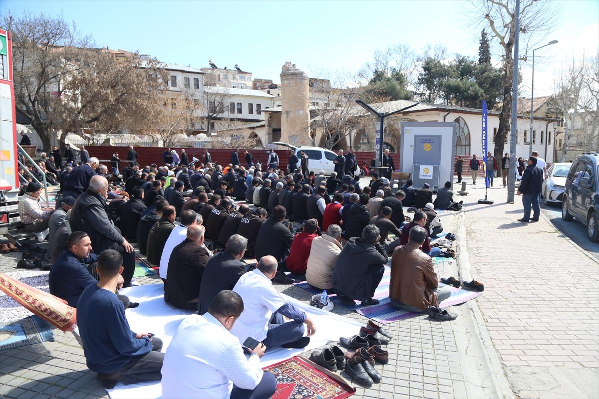 Depremin üzerinden 1 ay geçti! Afet bölgesinde 5'inci cuma namazı...
