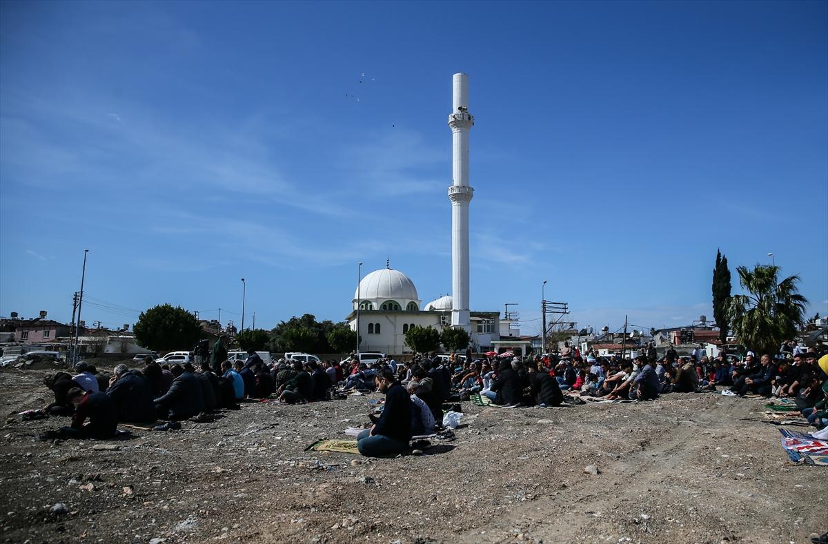 Depremin üzerinden 1 ay geçti! Afet bölgesinde 5'inci cuma namazı...
