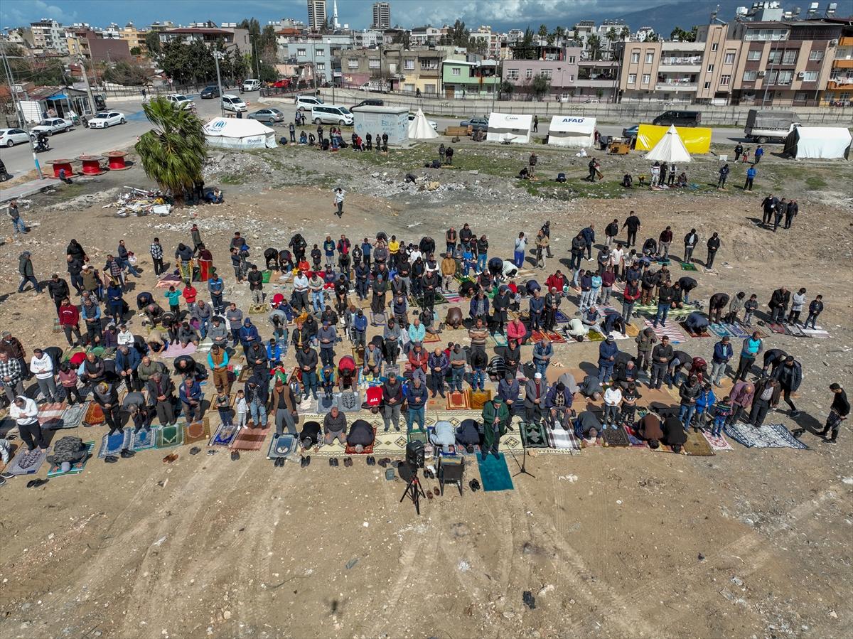 Depremin üzerinden 1 ay geçti! Afet bölgesinde 5'inci cuma namazı...