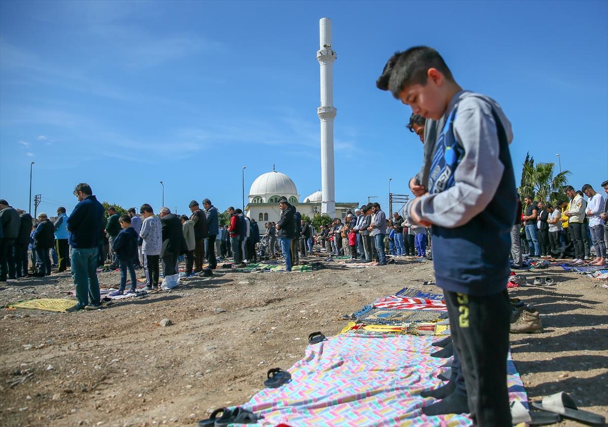 Depremin üzerinden 1 ay geçti! Afet bölgesinde 5'inci cuma namazı...