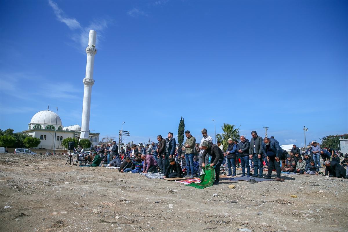 Depremin üzerinden 1 ay geçti! Afet bölgesinde 5'inci cuma namazı...