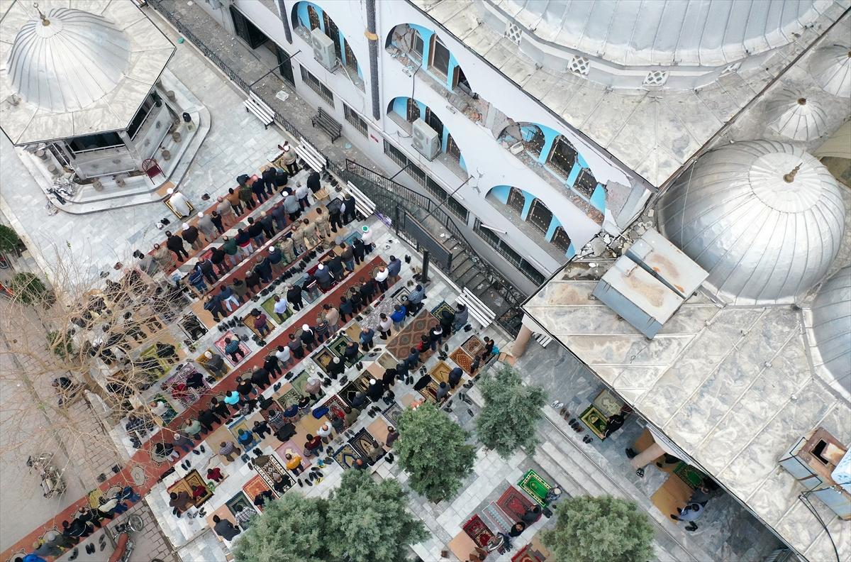 Depremin üzerinden 1 ay geçti! Afet bölgesinde 5'inci cuma namazı...