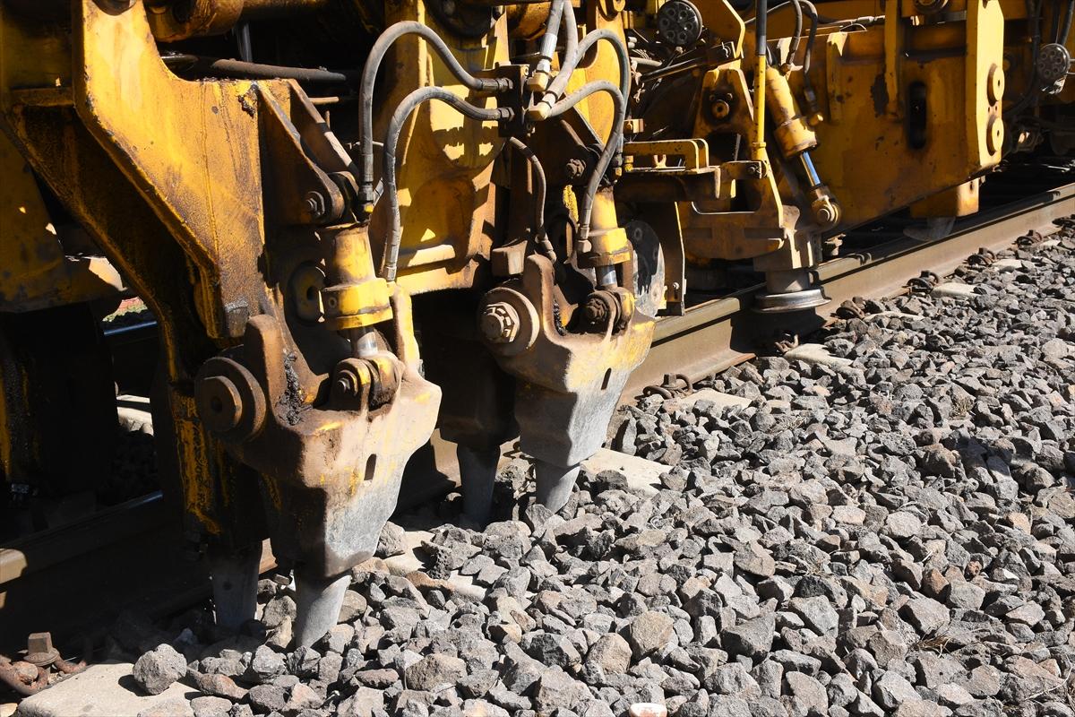 Yıkım şehri Adıyaman'da hasar alan tren rayları onarılıyor