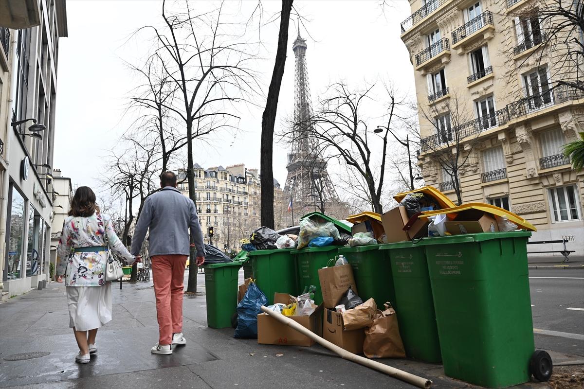 Paris çöplüğe döndü! Grev nedeniyle toplanmayan çöpler tehlike saçmaya başladı