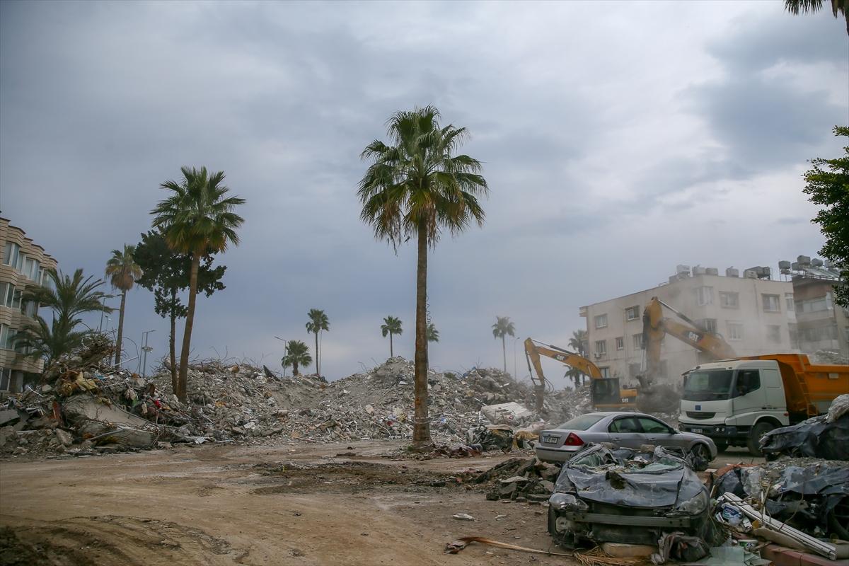 Yıkılan Eda Apartmanı'ndan geriye kalanlar