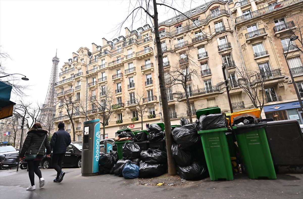 Paris çöplüğe döndü! Grev nedeniyle toplanmayan çöpler tehlike saçmaya başladı