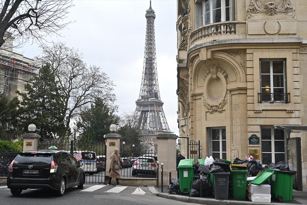 Paris çöplüğe döndü! Grev nedeniyle toplanmayan çöpler tehlike saçmaya başladı