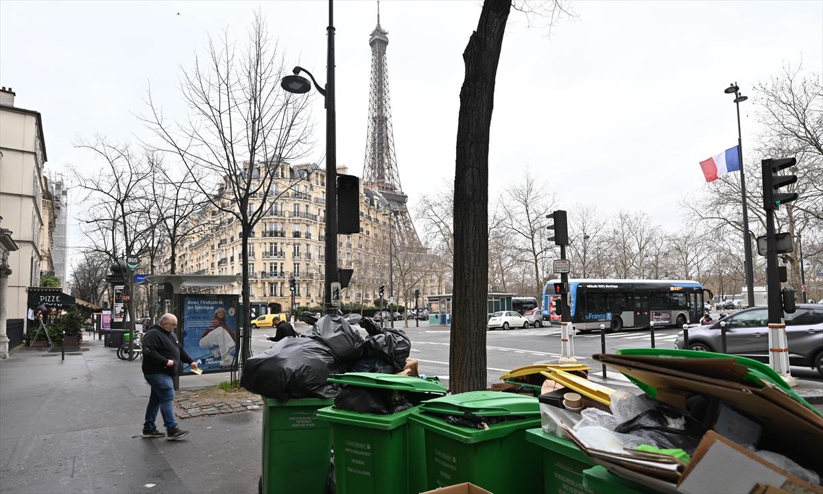 Paris çöplüğe döndü! Grev nedeniyle toplanmayan çöpler tehlike saçmaya başladı