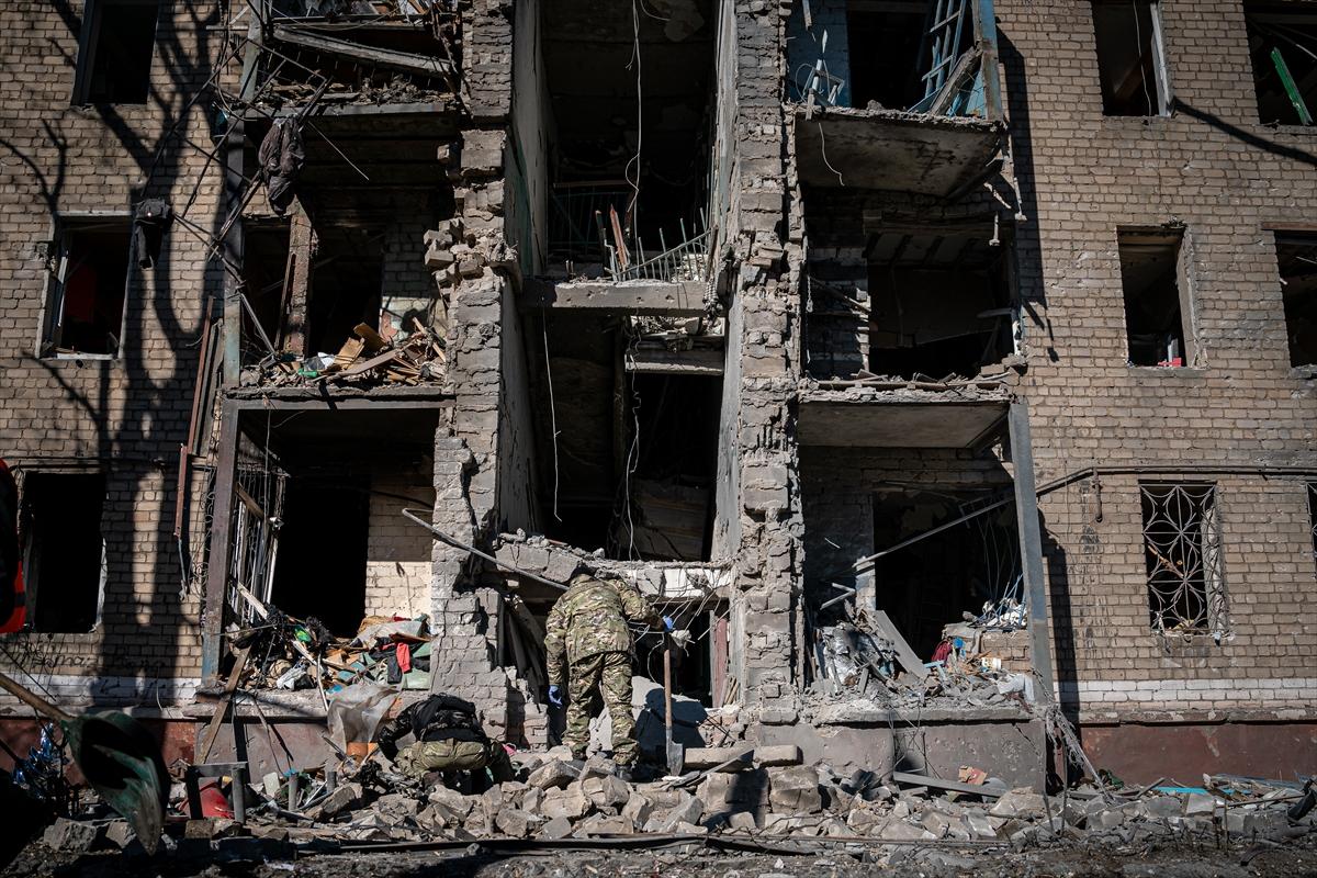 Rusya yine füzeyle saldırdı! Binlerce bina yıkıldı, bir kişi yaşamını yitirdi