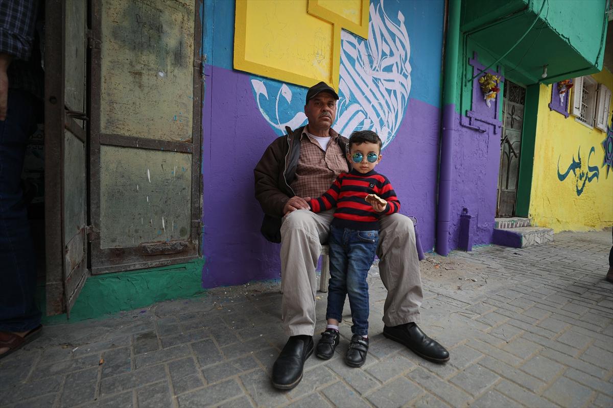 Abluka altındaki Gazze rengarenk! Filistinli sanatçılar, duvarları resimlerle donattı