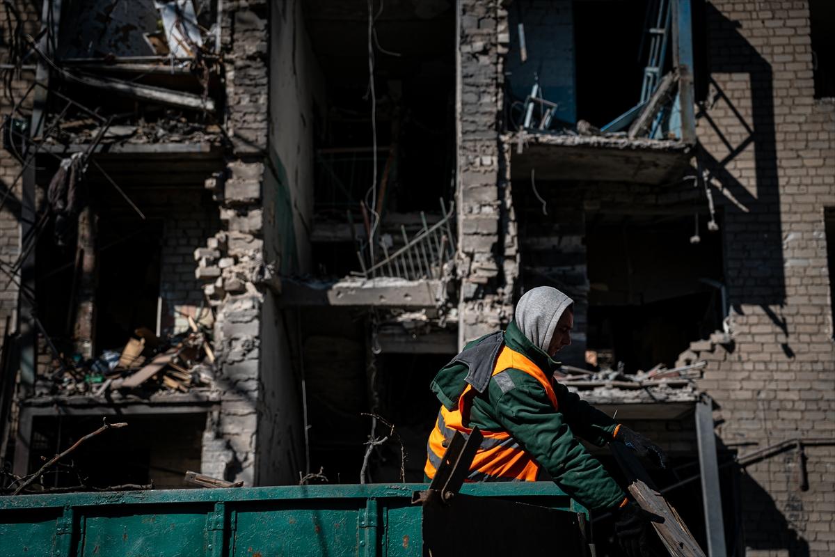 Rusya yine füzeyle saldırdı! Binlerce bina yıkıldı, bir kişi yaşamını yitirdi