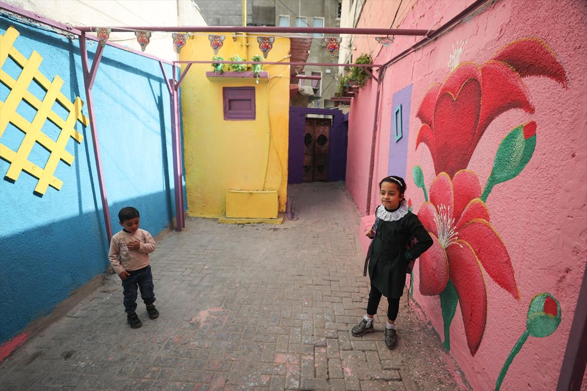 Abluka altındaki Gazze rengarenk! Filistinli sanatçılar, duvarları resimlerle donattı