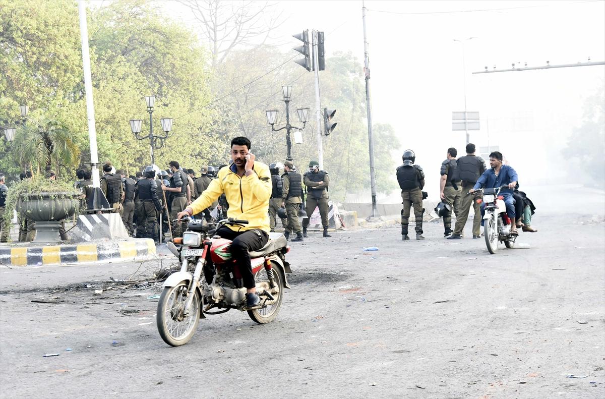 Pakistan'da İmran Han gerginliği! Destekçileri sokağa indi