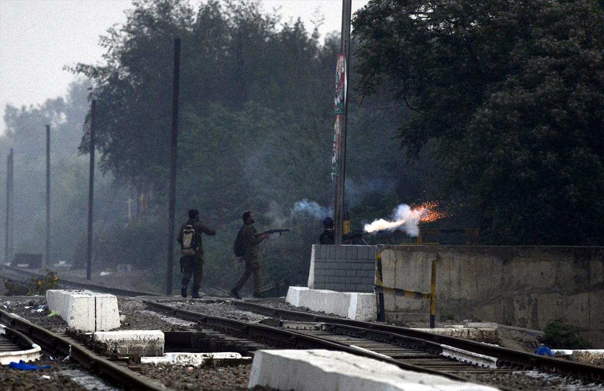 Pakistan'da İmran Han gerginliği! Destekçileri sokağa indi