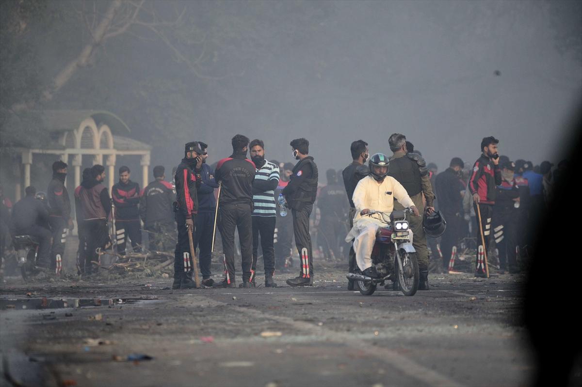 Pakistan'da İmran Han gerginliği! Destekçileri sokağa indi