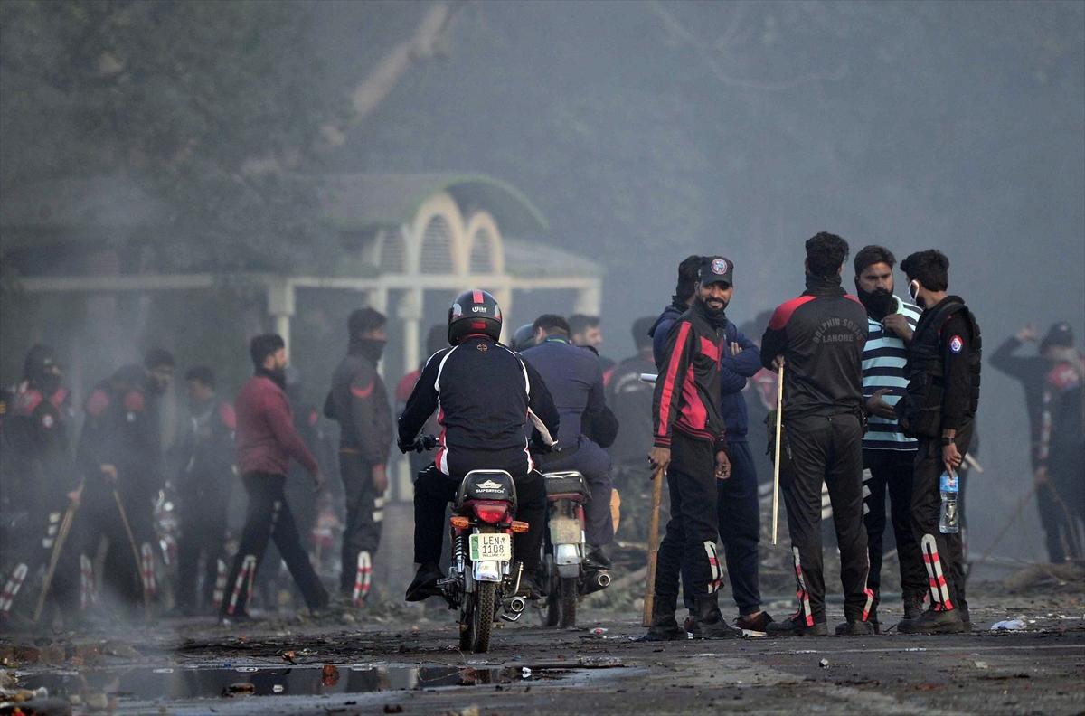 Pakistan'da İmran Han gerginliği! Destekçileri sokağa indi