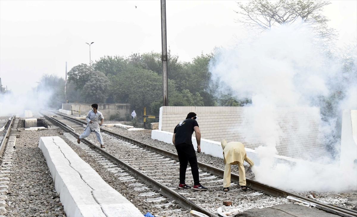 Pakistan'da İmran Han gerginliği! Destekçileri sokağa indi
