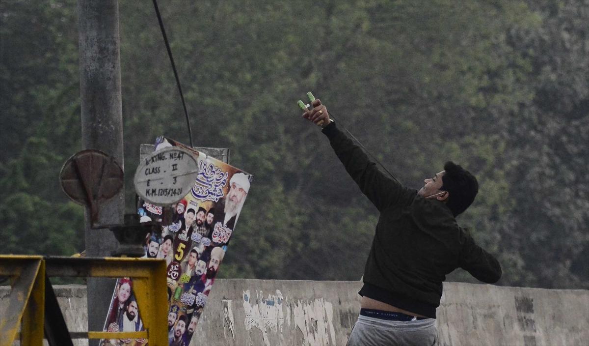 Pakistan'da İmran Han gerginliği! Destekçileri sokağa indi