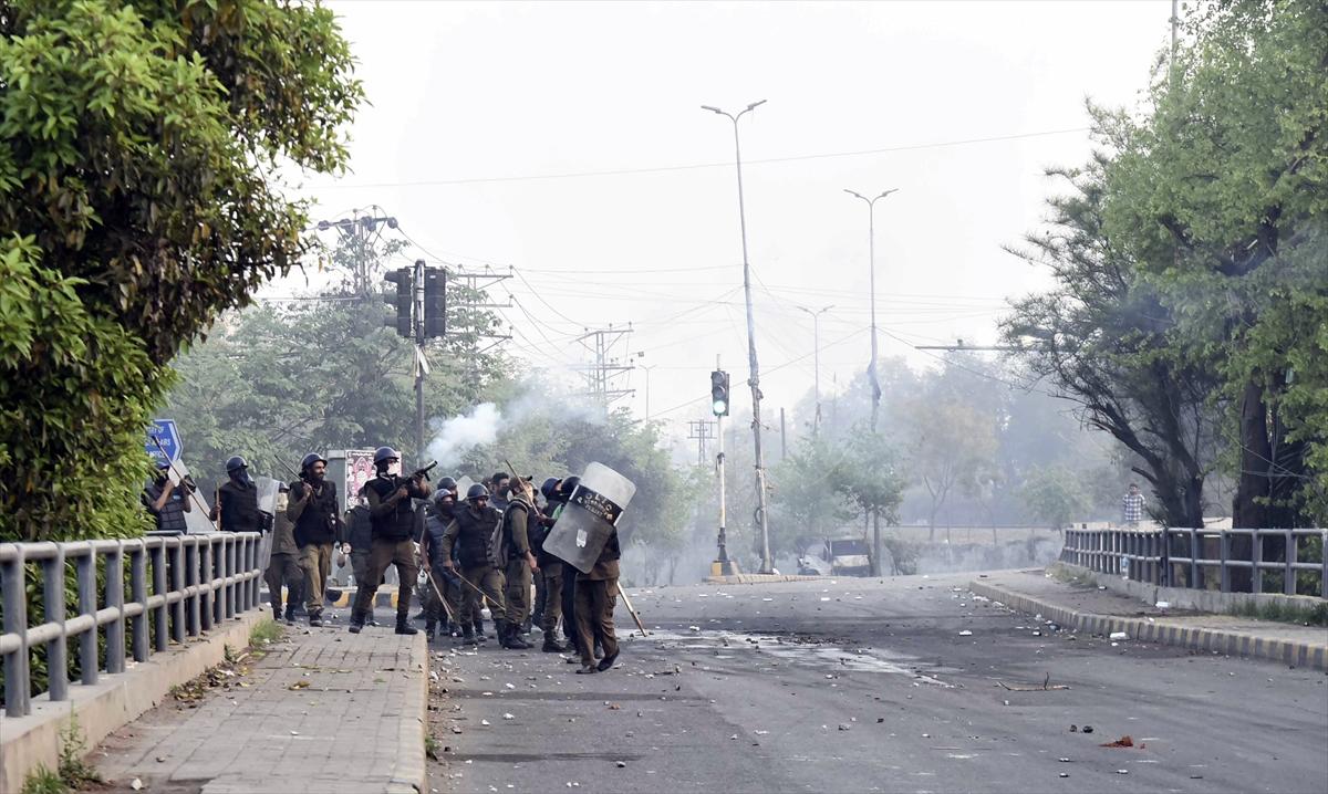 Pakistan'da İmran Han gerginliği! Destekçileri sokağa indi