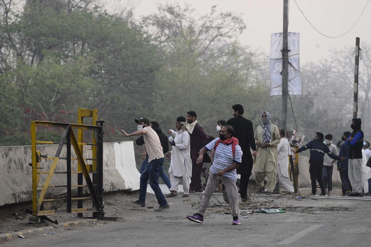 Pakistan'da İmran Han gerginliği! Destekçileri sokağa indi