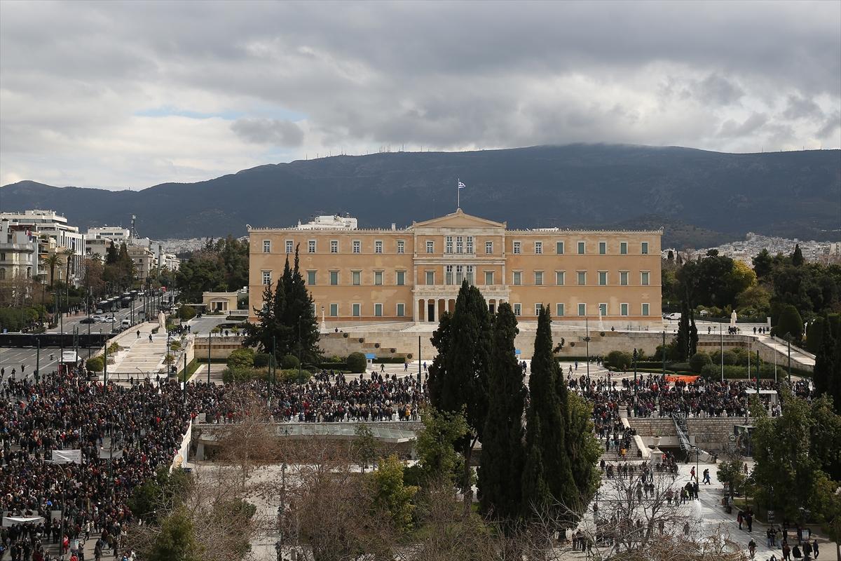 Yunanistan bir kez daha karıştı! Tren kazası nedeniyle halk yeniden sokaklara döküldü