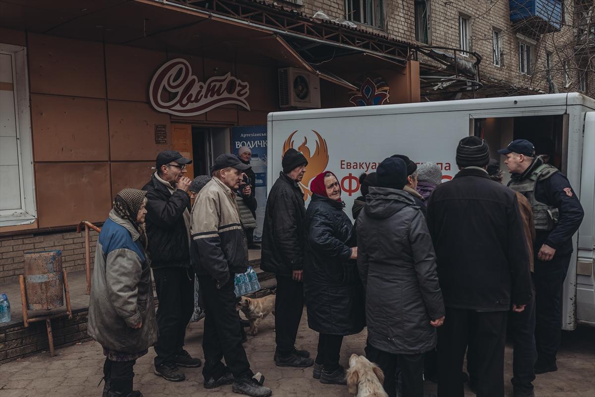 Savaşta tansiyon düşmüyor! Ukraynalı sivillerin bölgeden tahliyesi devam ediyor