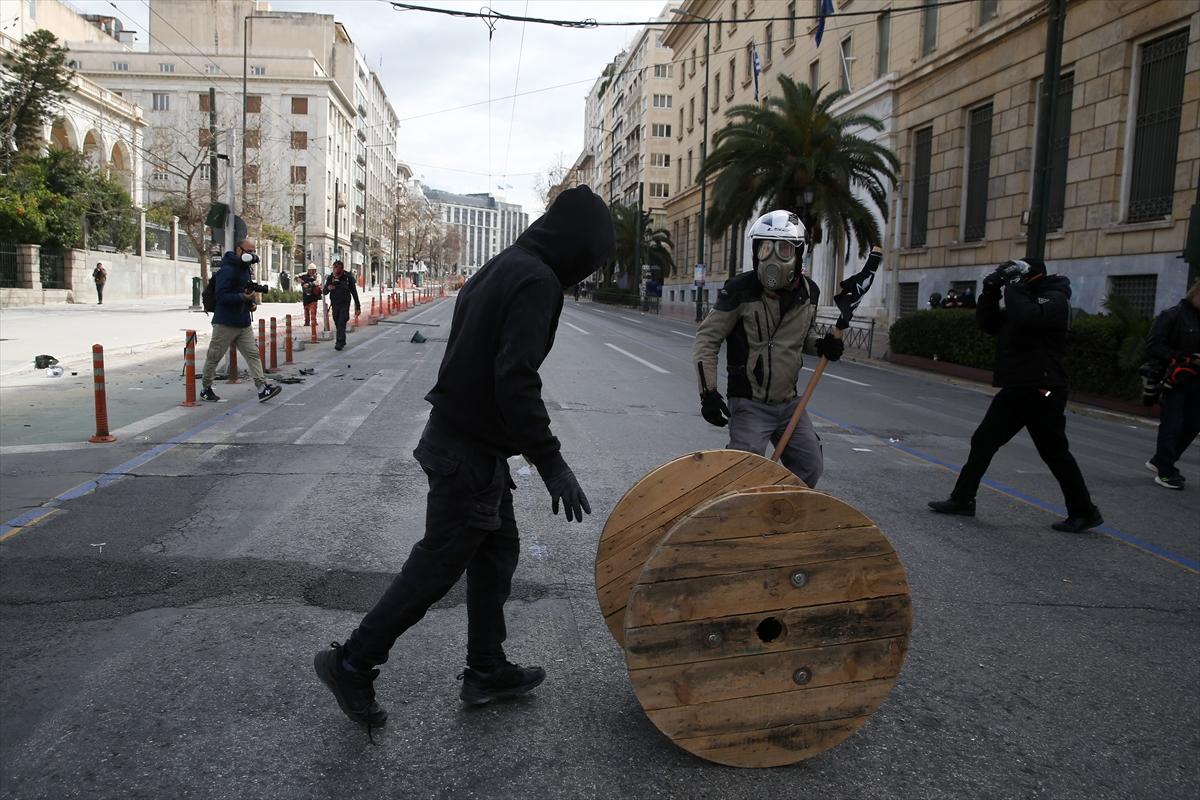 Yunanistan bir kez daha karıştı! Tren kazası nedeniyle halk yeniden sokaklara döküldü