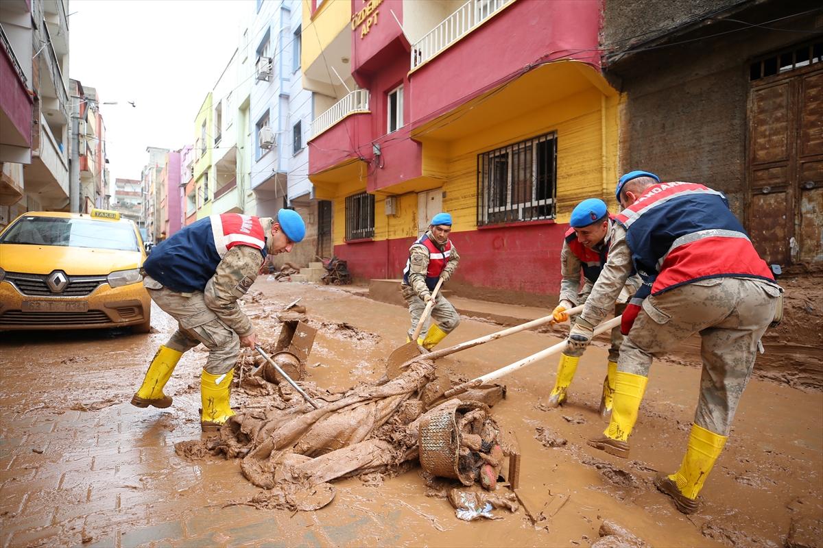 Sel felaketinde 3. gün! Şanlıurfa'da temizlik çalışmaları devam ediyor