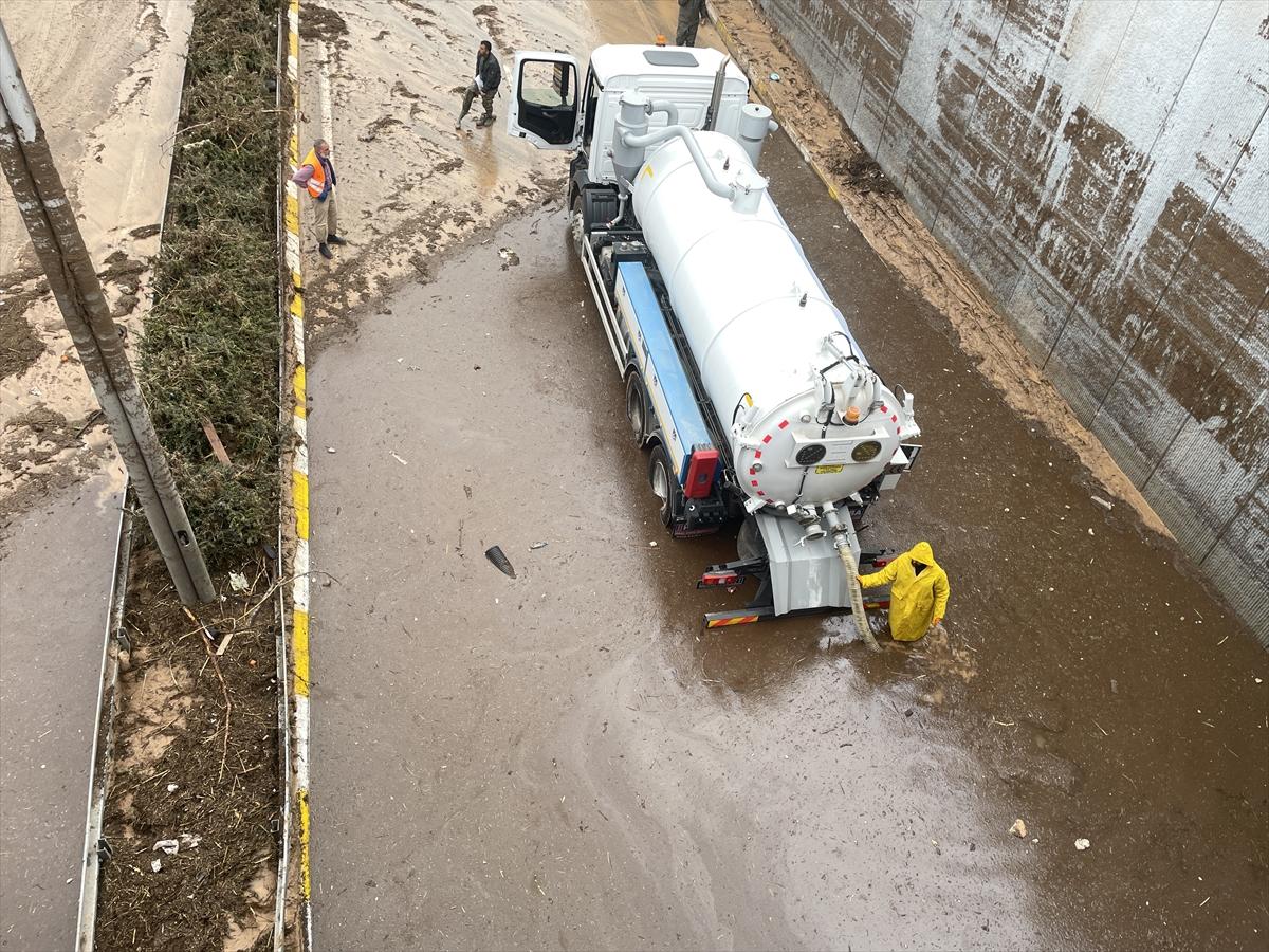 Sel felaketinde 3. gün! Şanlıurfa'da temizlik çalışmaları devam ediyor