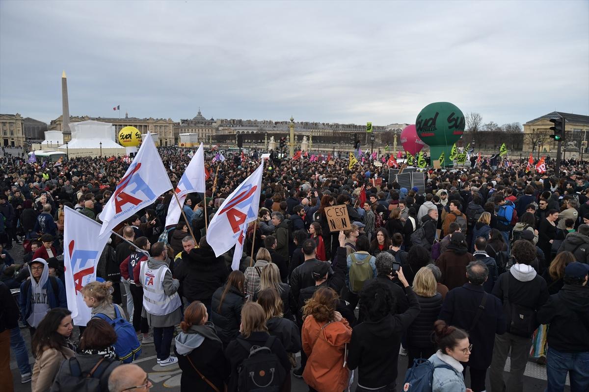 Avrupa'nın göbeğinde eylem! Emeklilik reformu karşıtları güvenlik güçleriyle karşı karşıya geldi