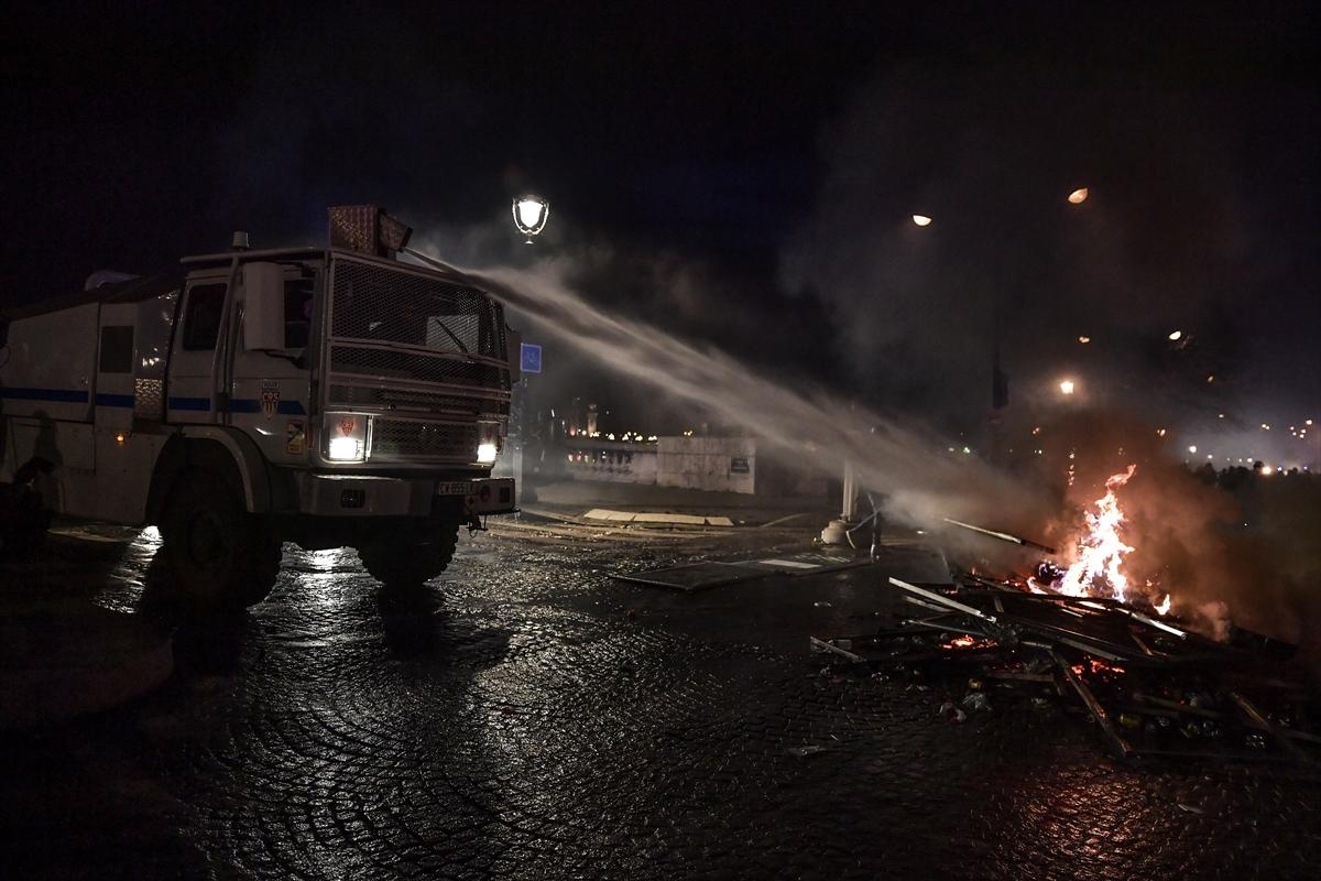 Avrupa'nın göbeğinde eylem! Emeklilik reformu karşıtları güvenlik güçleriyle karşı karşıya geldi