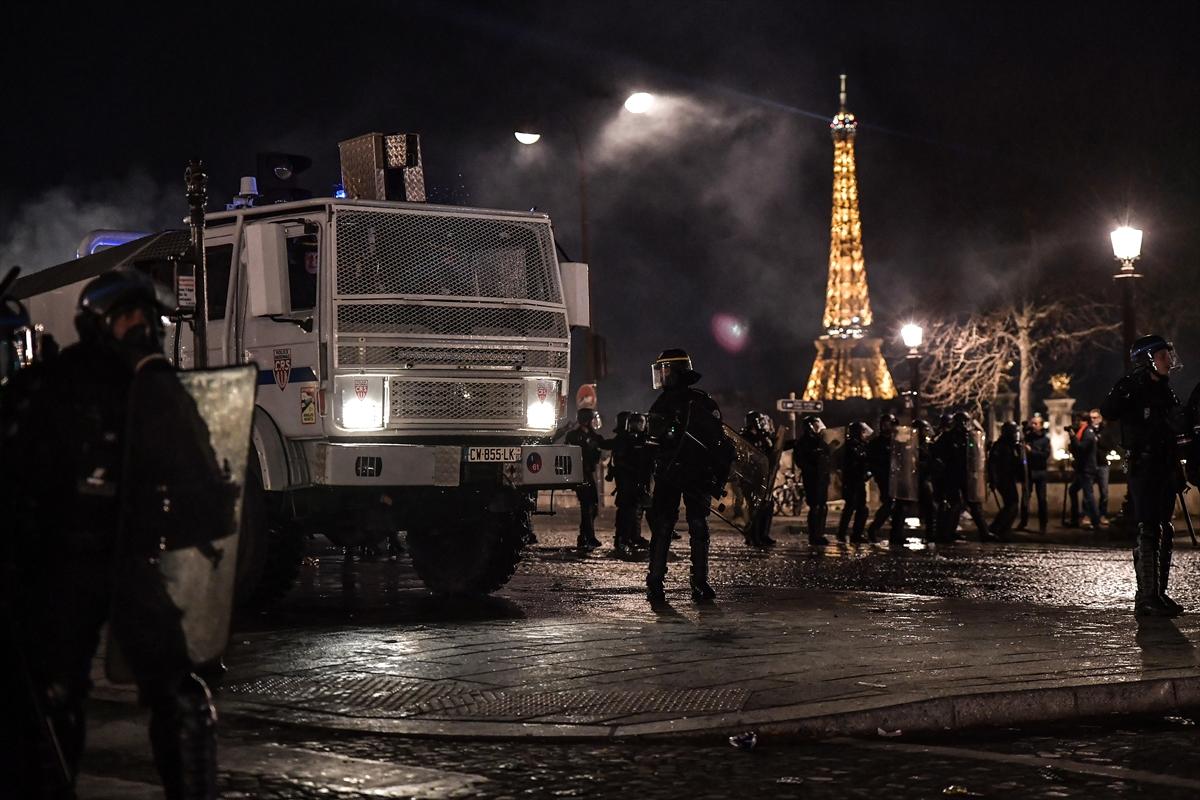 Avrupa'nın göbeğinde eylem! Emeklilik reformu karşıtları güvenlik güçleriyle karşı karşıya geldi