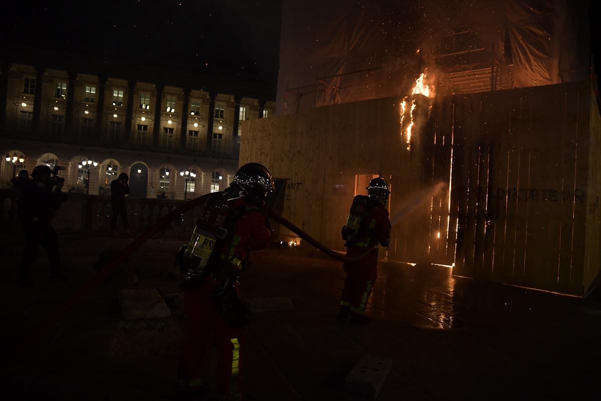 Avrupa'nın göbeğinde eylem! Emeklilik reformu karşıtları güvenlik güçleriyle karşı karşıya geldi