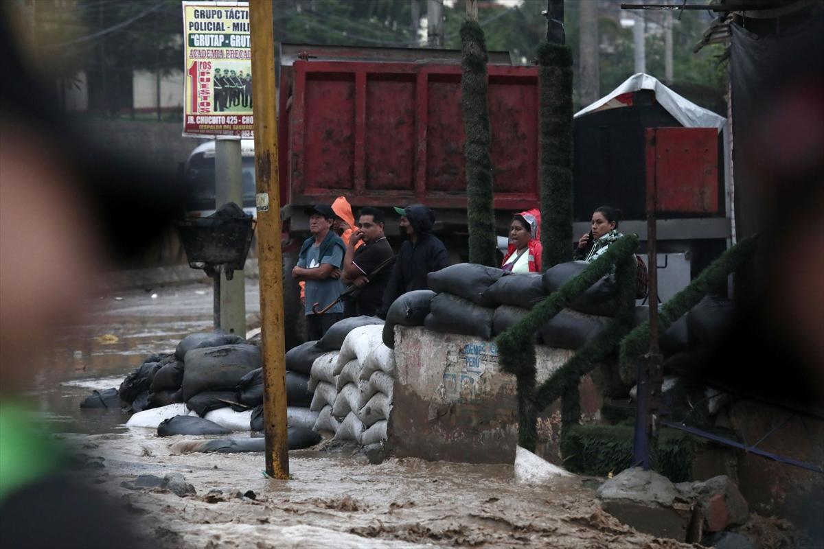 Peru sele teslim oldu! 2 bin 500 kişi evsiz kaldı