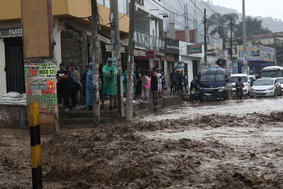 Peru sele teslim oldu! 2 bin 500 kişi evsiz kaldı