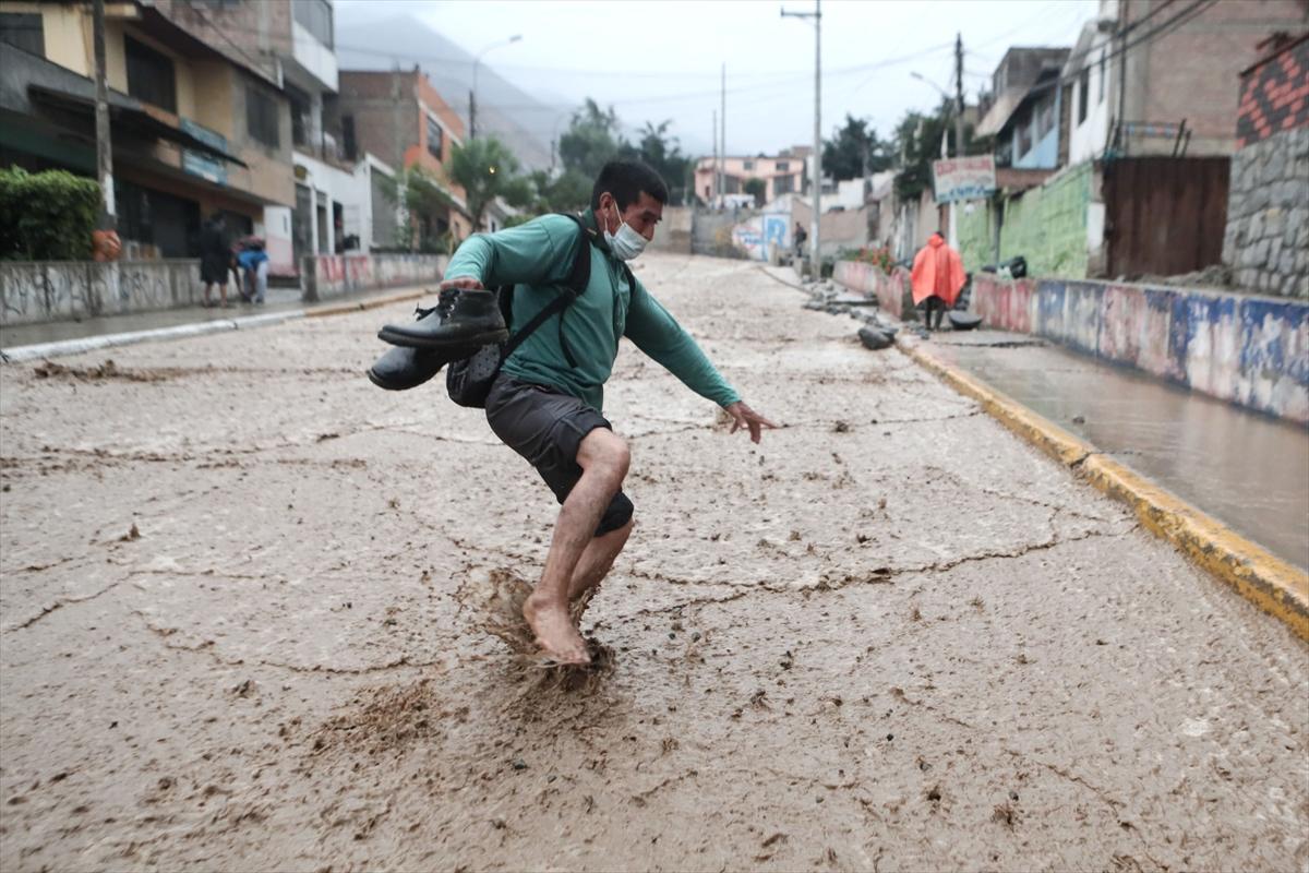 Peru sele teslim oldu! 2 bin 500 kişi evsiz kaldı