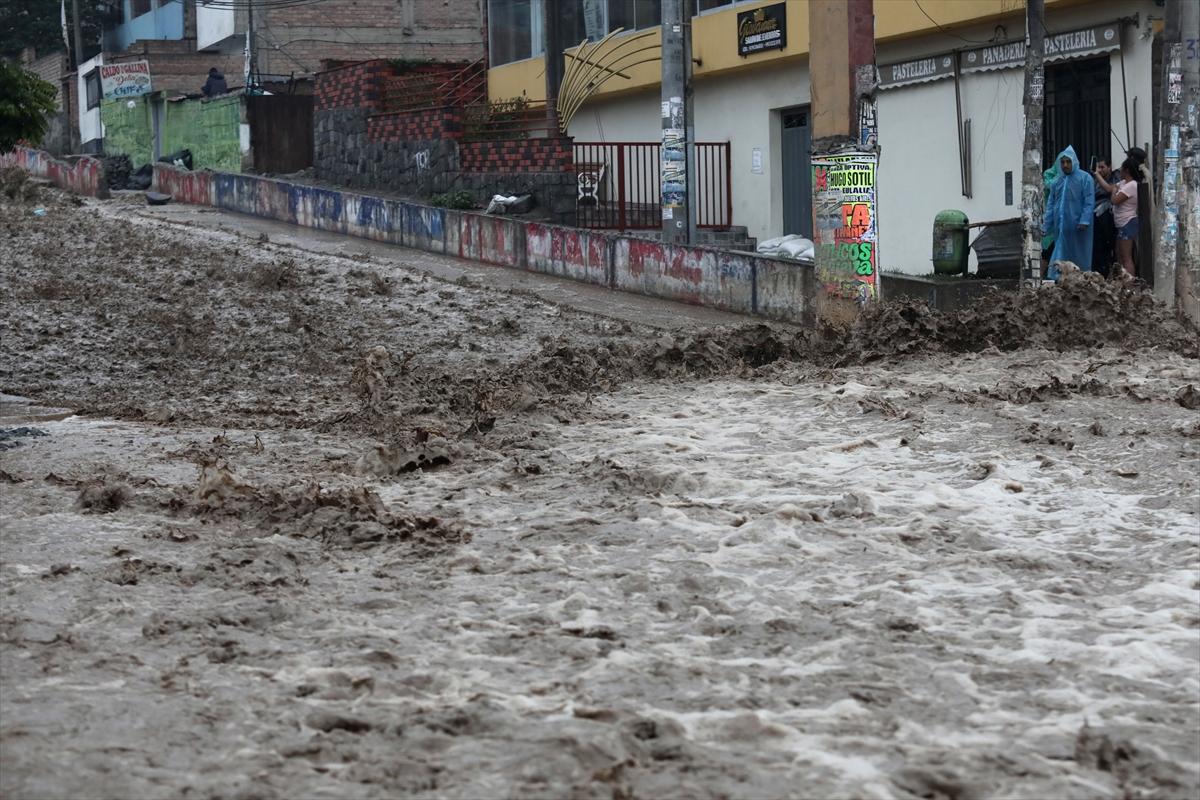 Peru sele teslim oldu! 2 bin 500 kişi evsiz kaldı