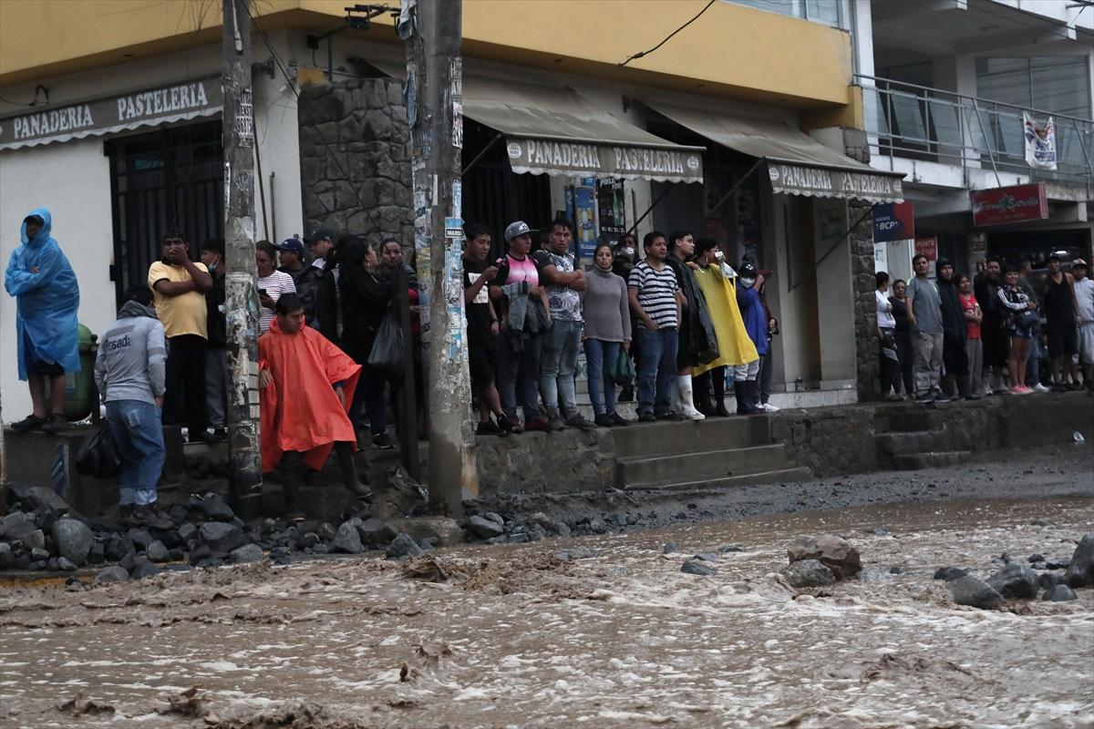 Peru sele teslim oldu! 2 bin 500 kişi evsiz kaldı