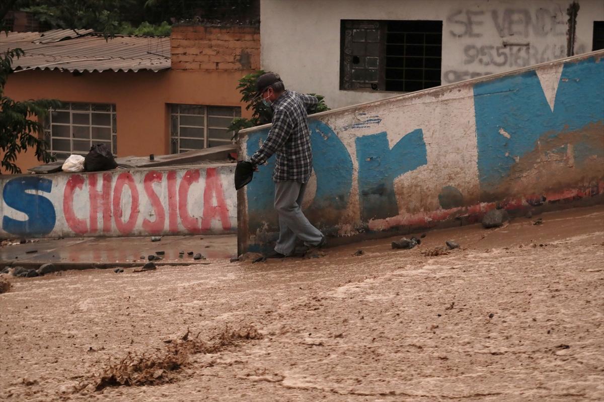 Peru sele teslim oldu! 2 bin 500 kişi evsiz kaldı
