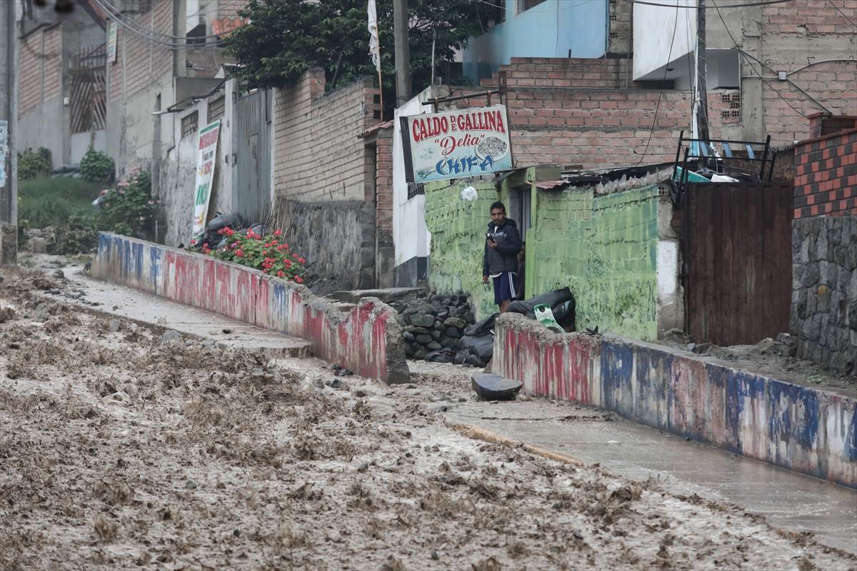 Peru sele teslim oldu! 2 bin 500 kişi evsiz kaldı