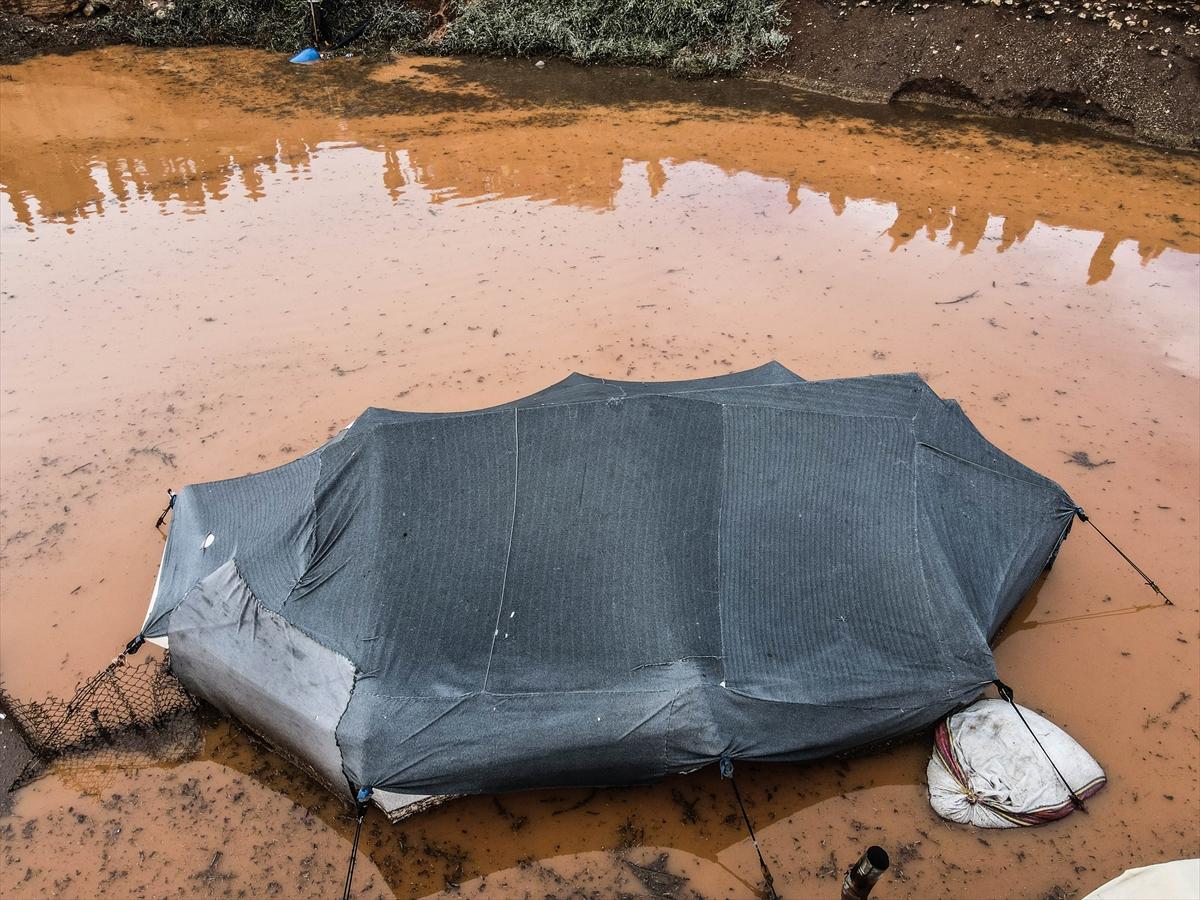 Suriye'yi de depremin ardından sel vurdu