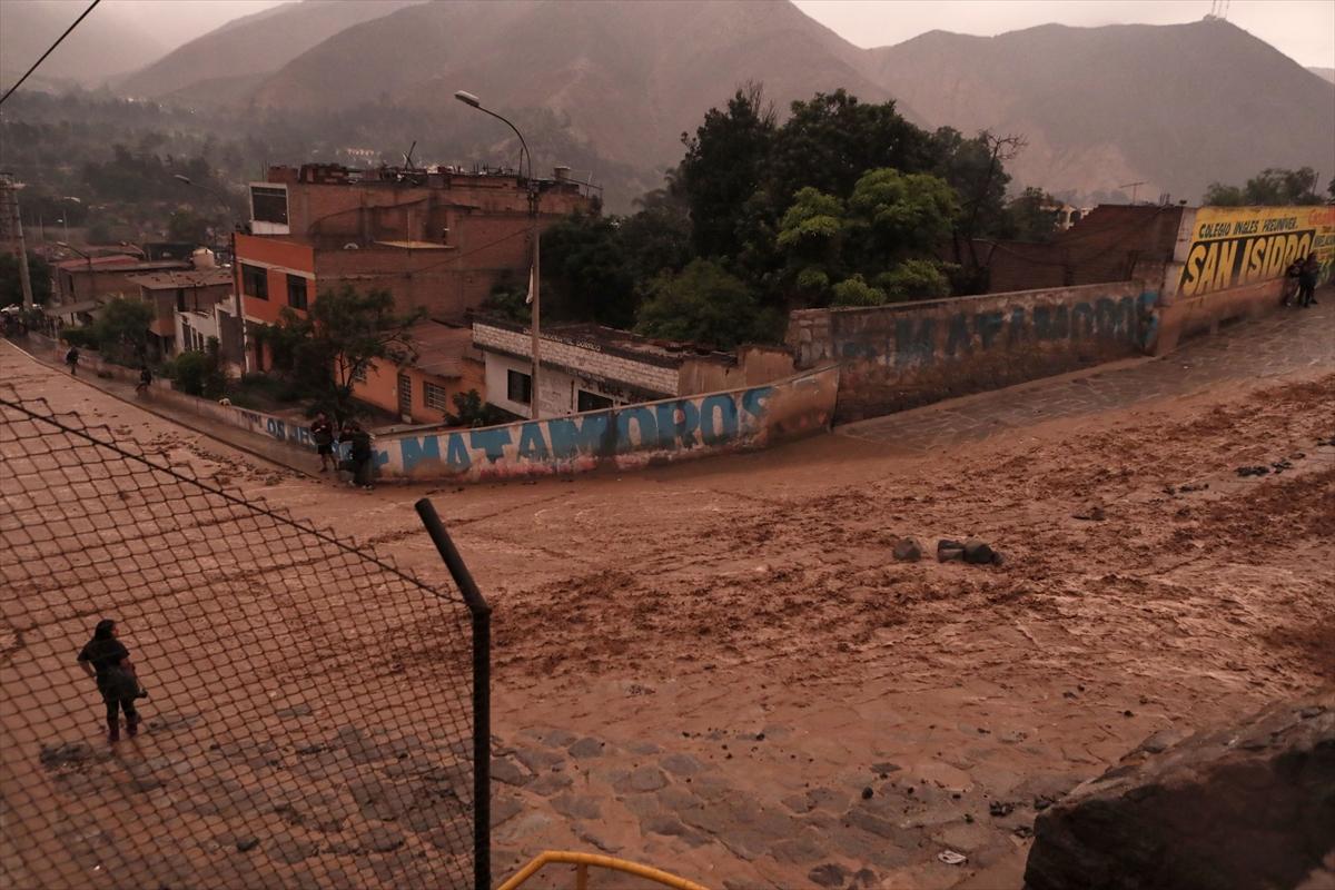 Peru sele teslim oldu! 2 bin 500 kişi evsiz kaldı