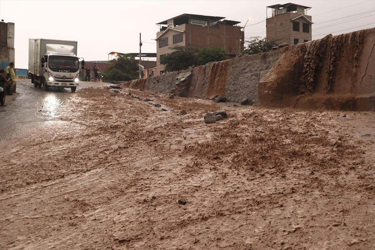 Peru sele teslim oldu! 2 bin 500 kişi evsiz kaldı