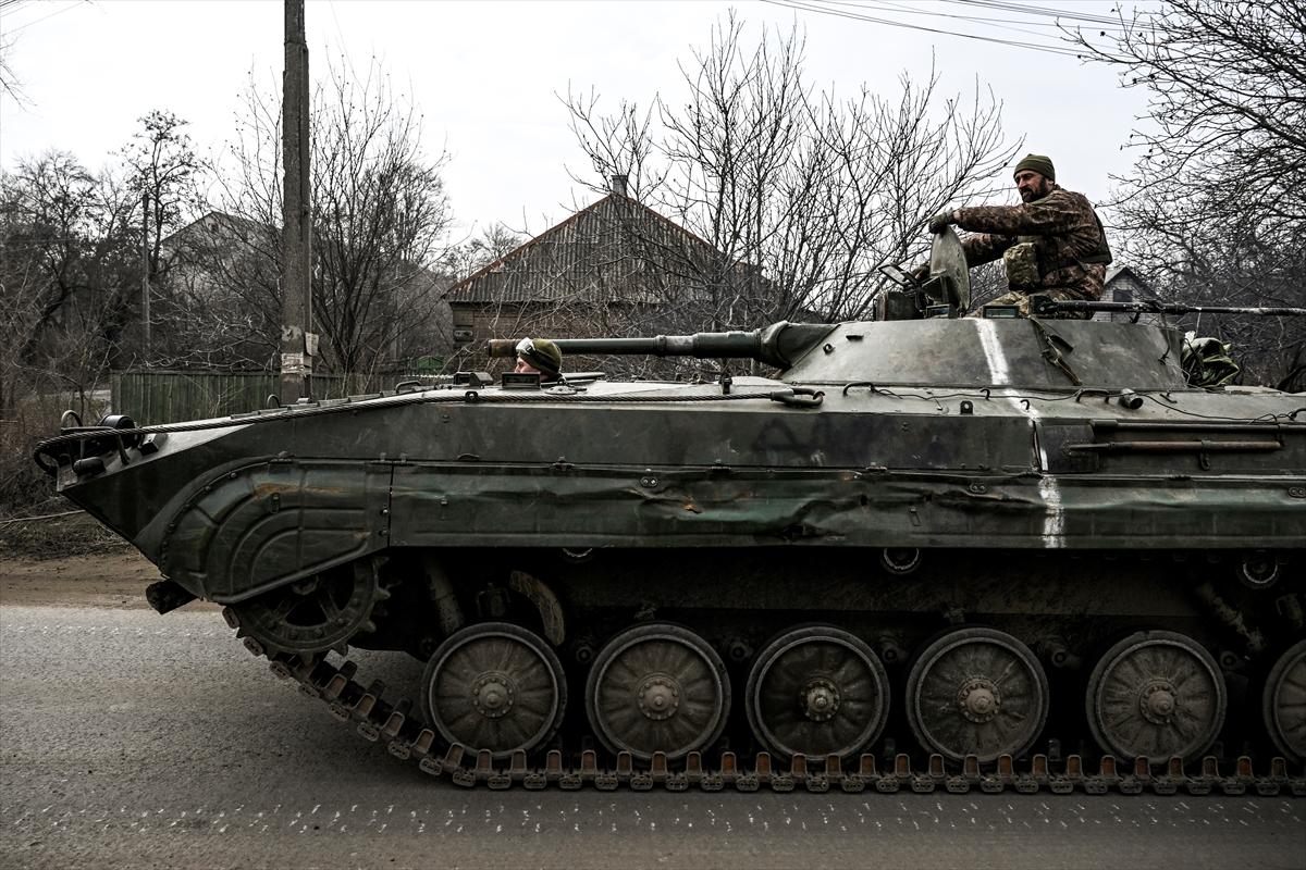 Savaşta 2'nci yıla girildi! Ukrayna'da askeri ordu Bahmut cephesinde konuşlandı