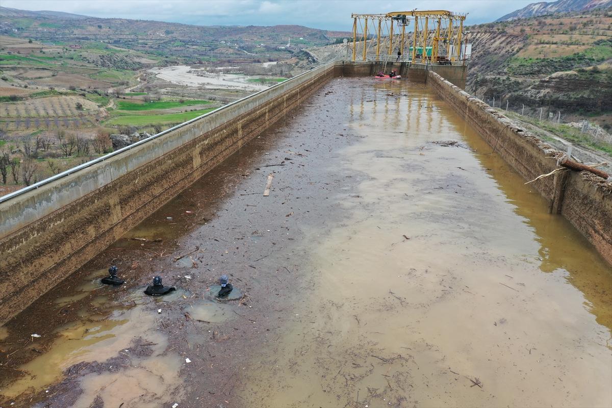 Önce deprem sonra sel! Adıyaman'da 6'ncı günde sele kapılan vatandaşlar aranmaya devam ediyor